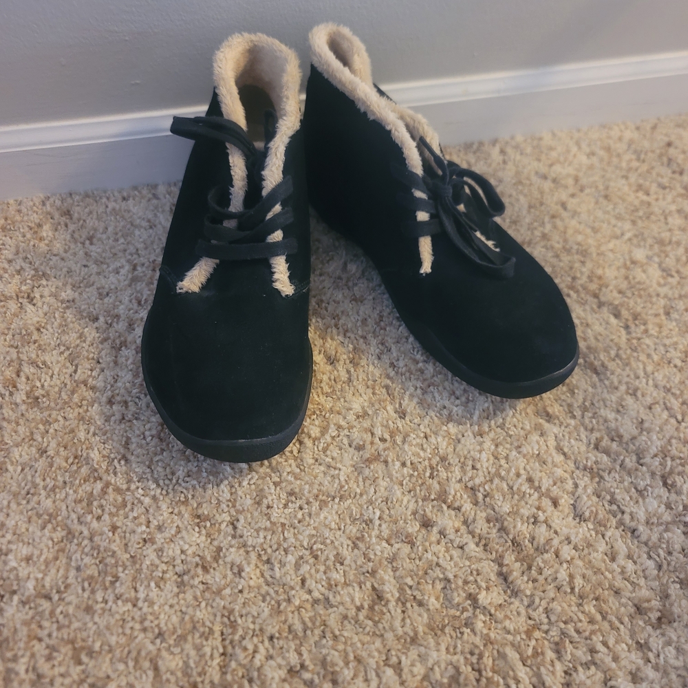 KURU Women's Footwear with Cream Lining